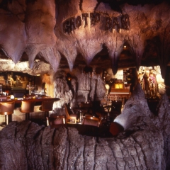 grotto-bar